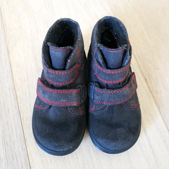 Toddler Waterproof High-Tops (Size 6US/22EU) - Picture 2 of 4